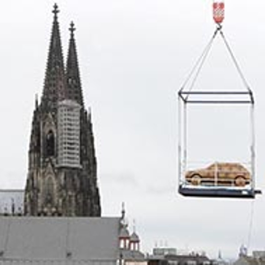 Schlagzeilen - Steinerne Zeit am Kran vor Dom