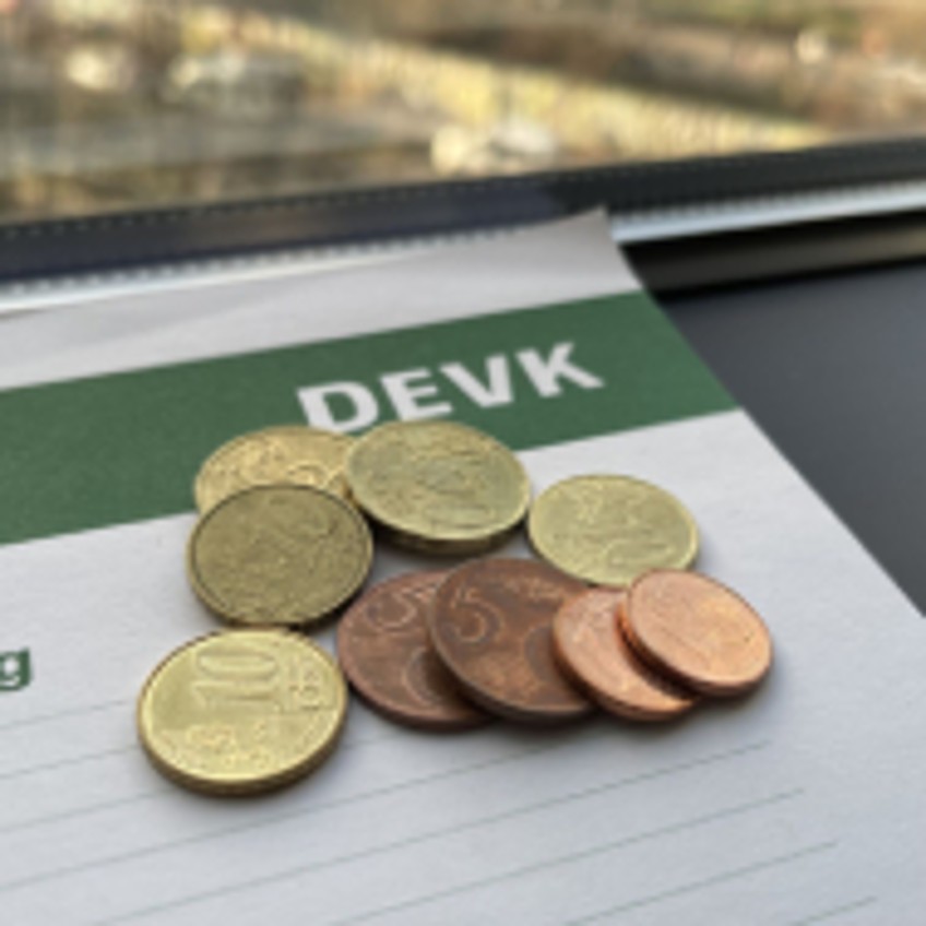 Schlagzeile - Geld auf dem DEVK-Block