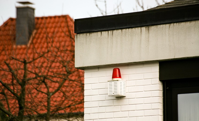 Ratgeber Einbruchschutz - Alarmanlage am einer Hauswand