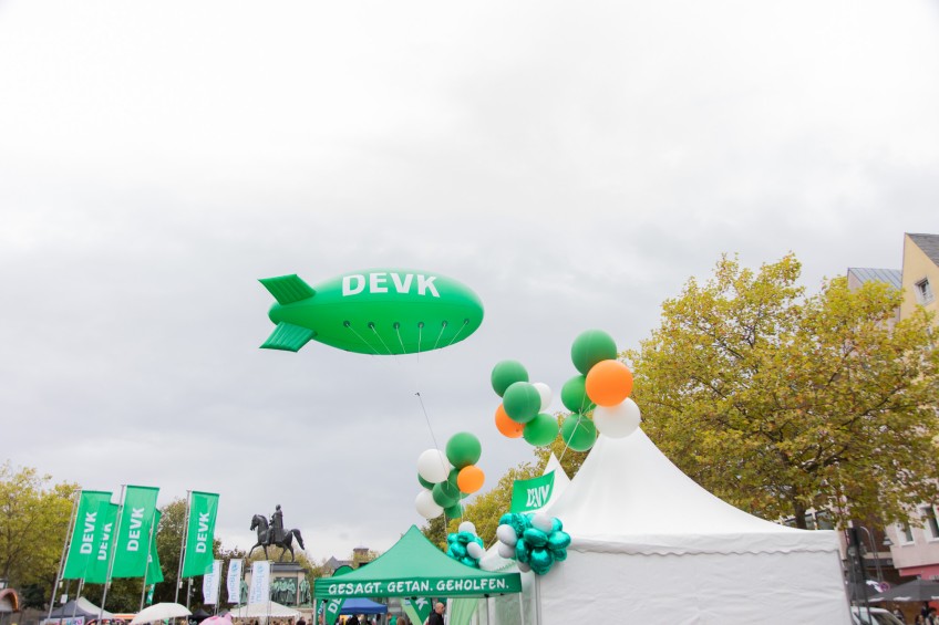 Zeppelin der DEVK beim Weltkindertag