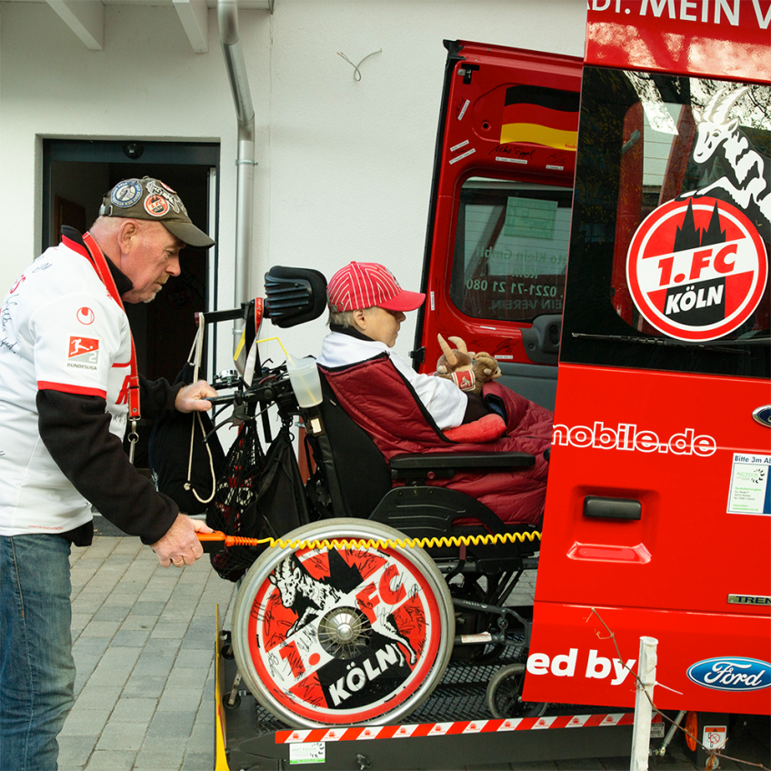 FC-Fan-Ikone Gottfried bringt Ruth in den Transit