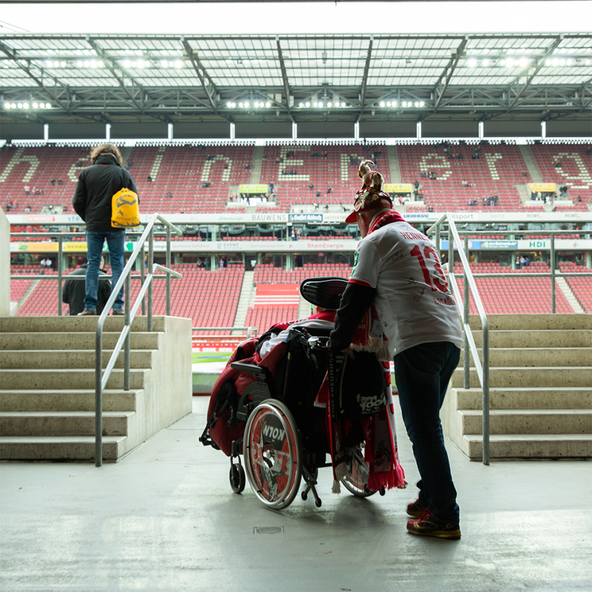 FC-Fan-Ikonen Gottfried und Ruth kommen im Stadion an