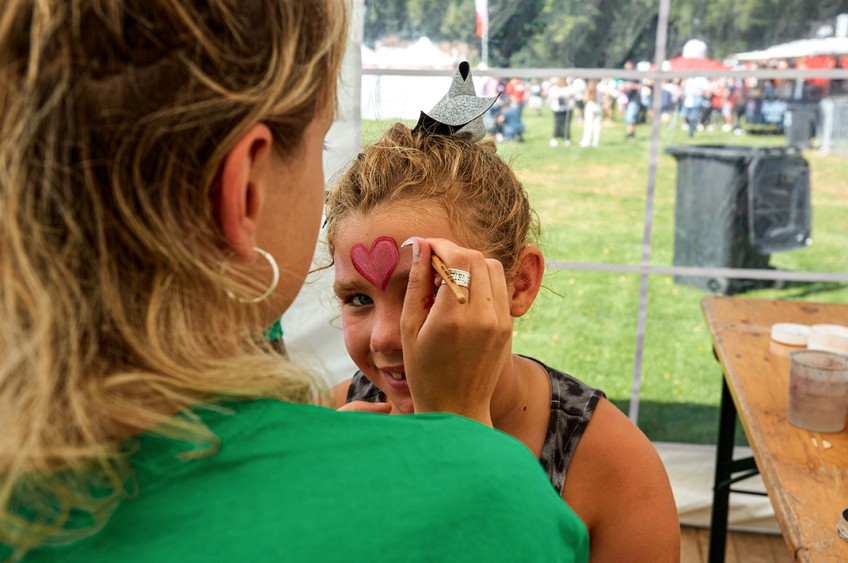 Aktionen rund uns Stadion: Kinderschminken