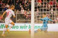 Aktionen Stiftung 1. FC Köln und DEVK: Sebastian Andersson vor dem gegnerischen Tor