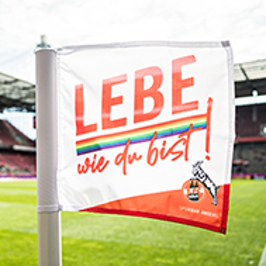 Aktionen Stiftung 1. FC Köln und DEVK: Eckfahne mit "Lebe wie du bist" Slogan