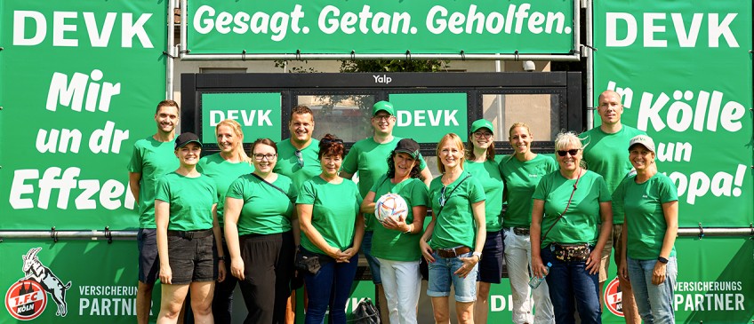 Aktionen rund ums Stadion - Gruppenbild der DEVK-Helfer