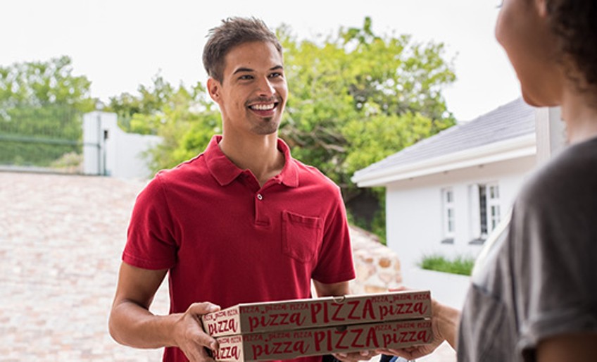 Ratgeber Minijob - Mann liefert Pizza aus