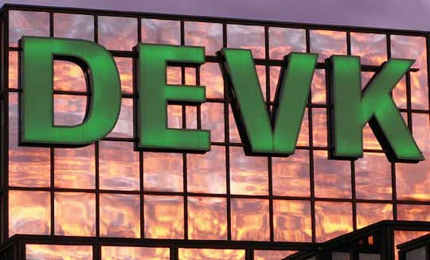 DEVK erleben - DEVK-Logo auf Gebäudefassade