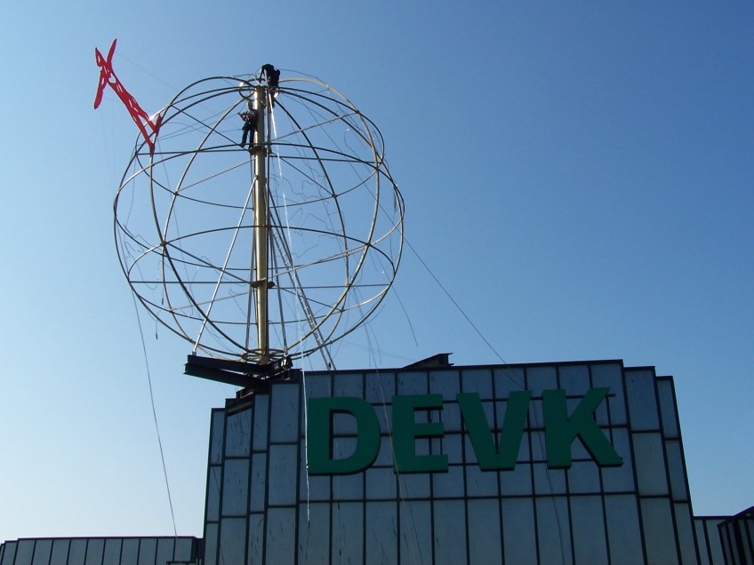 Mediathek - Kölner Kugel auf dem Dach der DEVK Zentrale