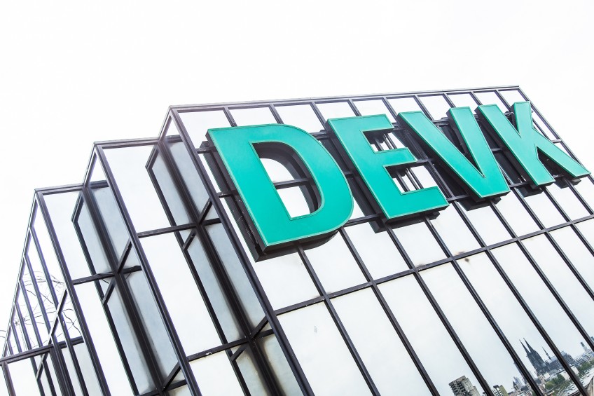 Mediathek - DEVK-Logo auf DEVK Zentrale