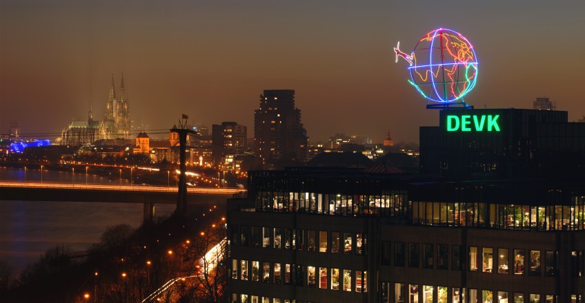 Mediathek - Kölner Skyline mit DEVK-Gebäude