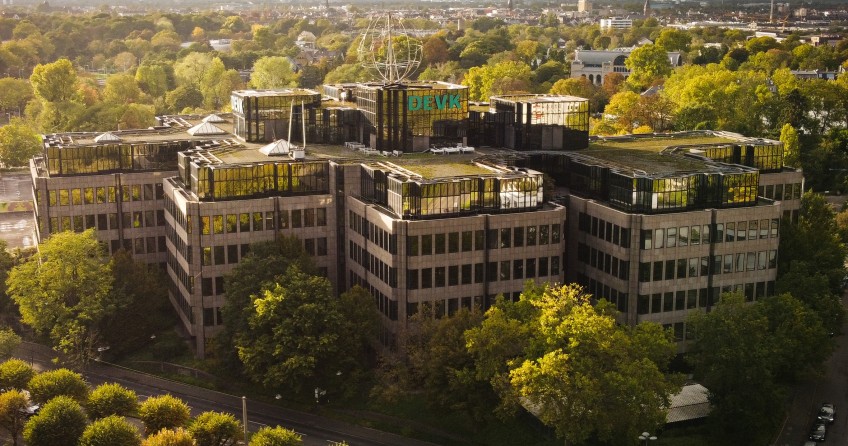 Mediathek - DEVK Zentrale aus der Luft