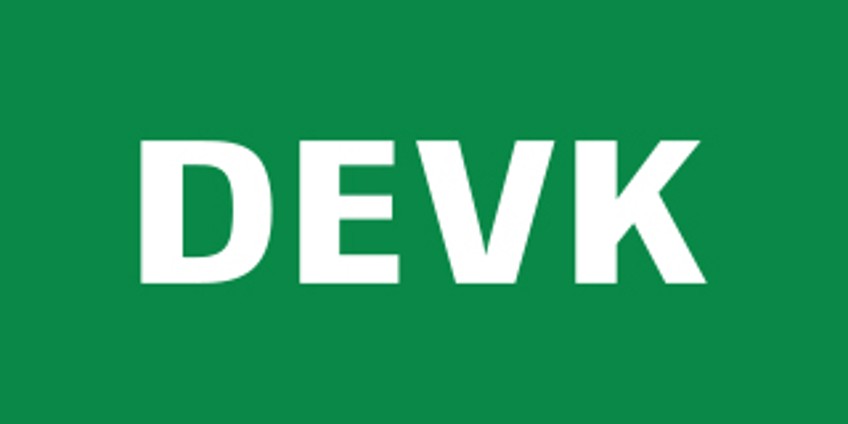 DEVK Versicherungen - weißes Logo auf grünem Grund