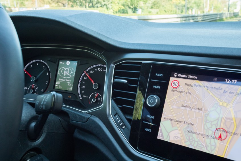 Pressemitteilung Telematik - Navigationsgerät im Auto