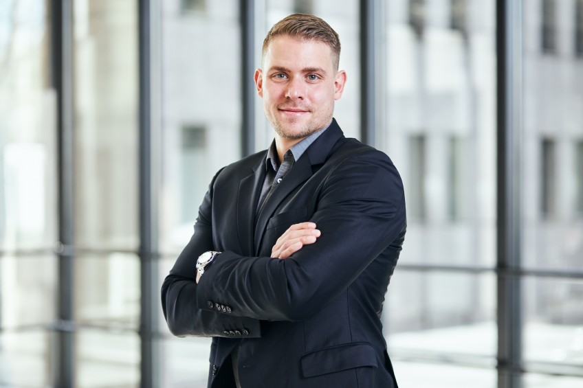 Pressemitteilung Brandgefahr - Mann im Portrait fotografiert