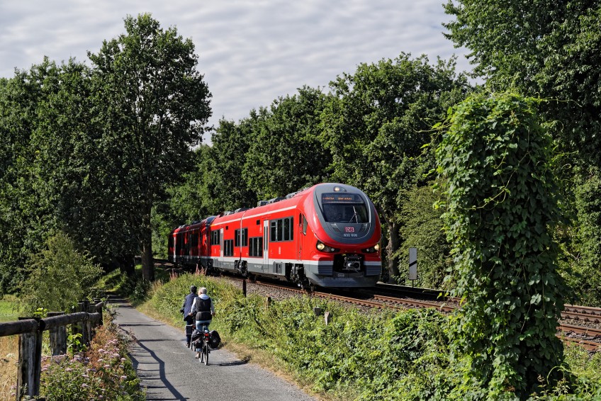 Pressemitteilung 9-Euro-Ticket: Ein Zug der Deutschen Bahn