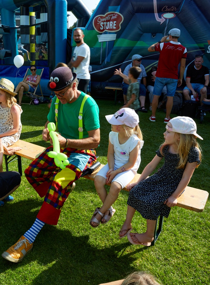 Pressemitteilung Weltkindertag: Clown macht für Kinder Ballons