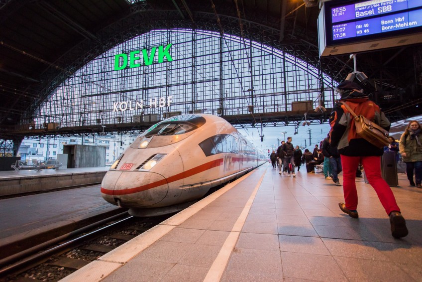 Pressemitteilung Beitragsrückerstattung: ICE Einfahrt im Kölner Hauptbahnhof